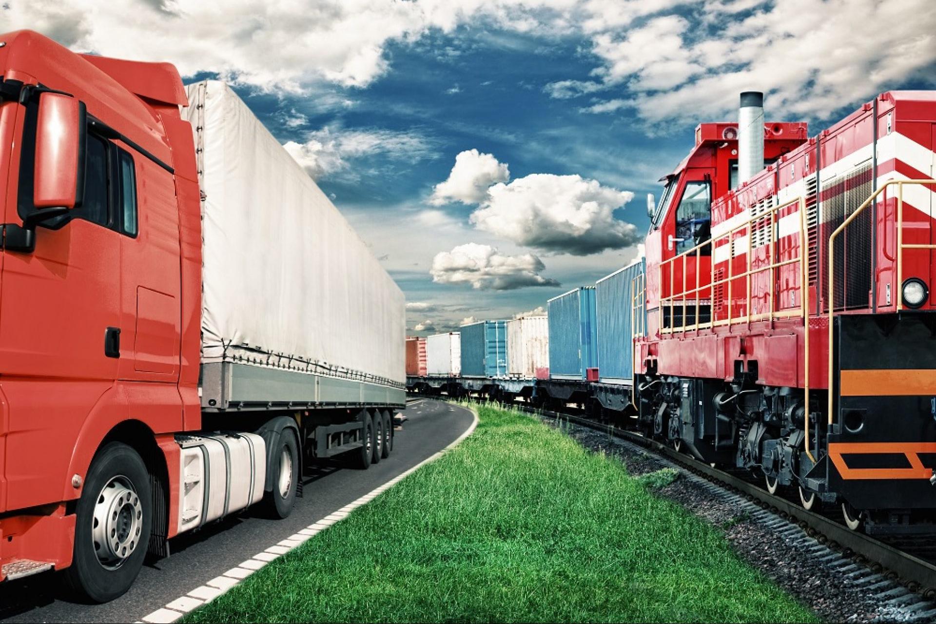 الشحنن البري القطار والشاحنة