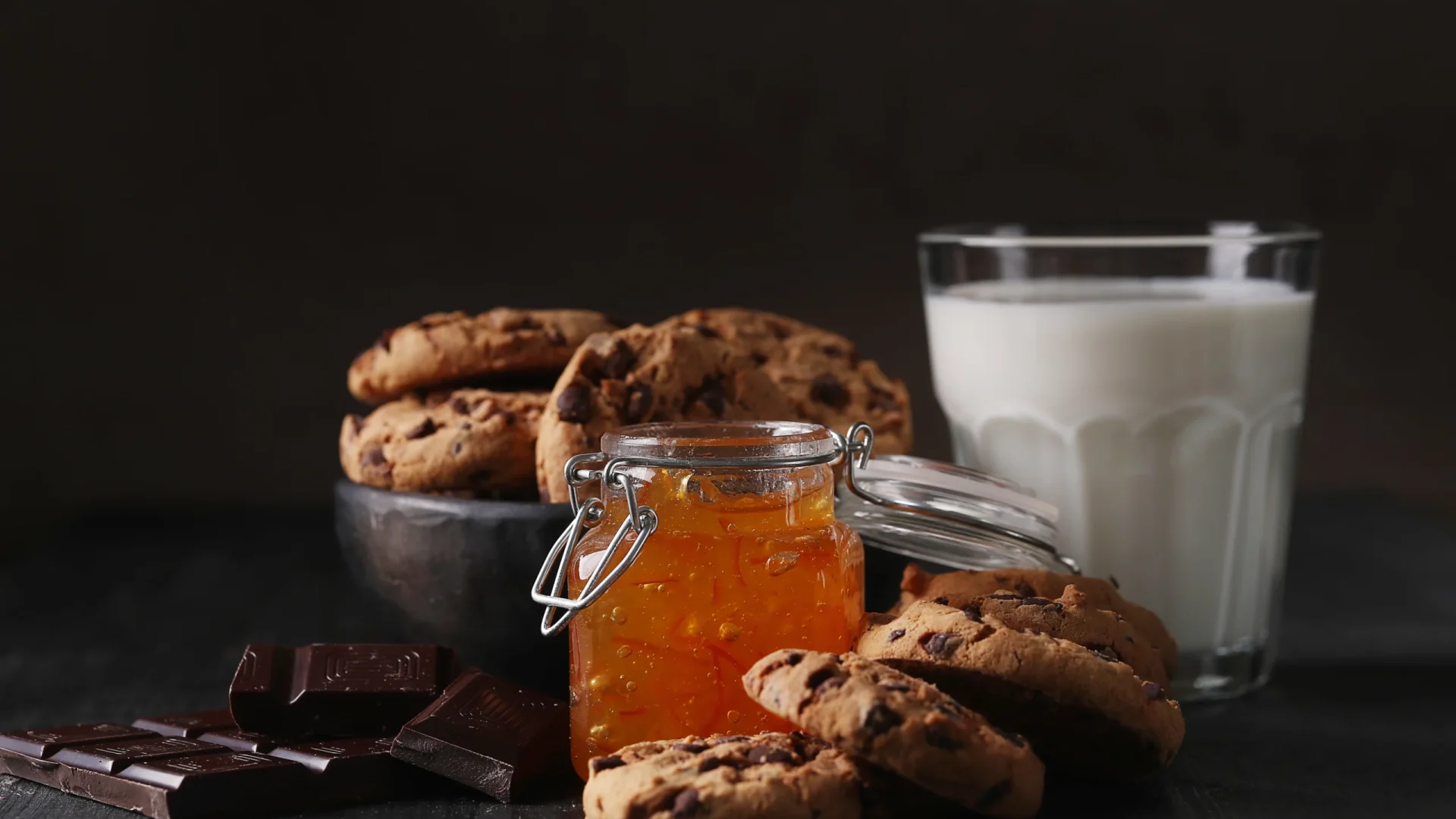 chocolate-cookies-with-chocolate-chips