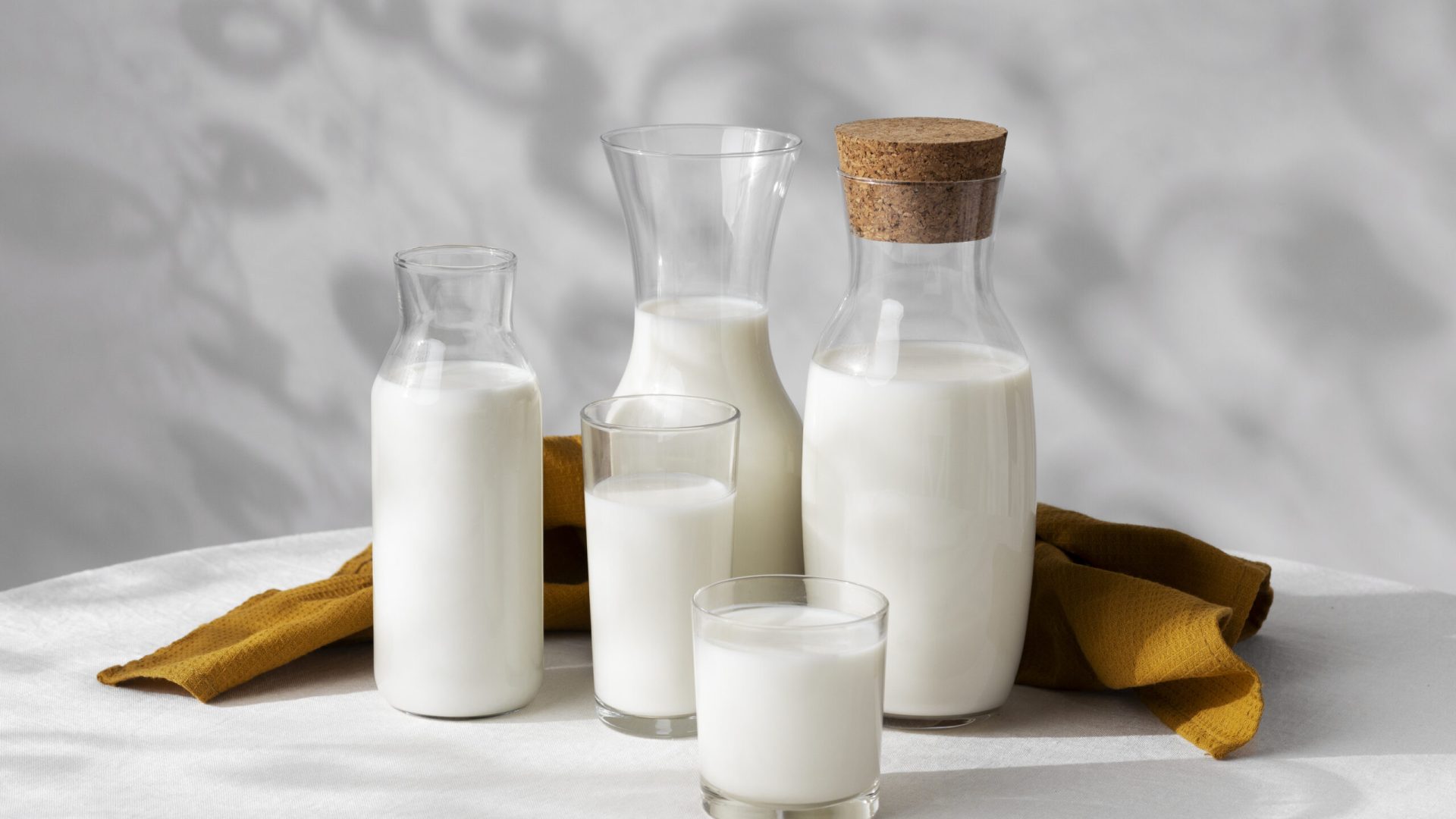 عالم الألبان التركي , منتاجت الألبان اللذيذة ببيضاها الناصع يروي عطش الشارب