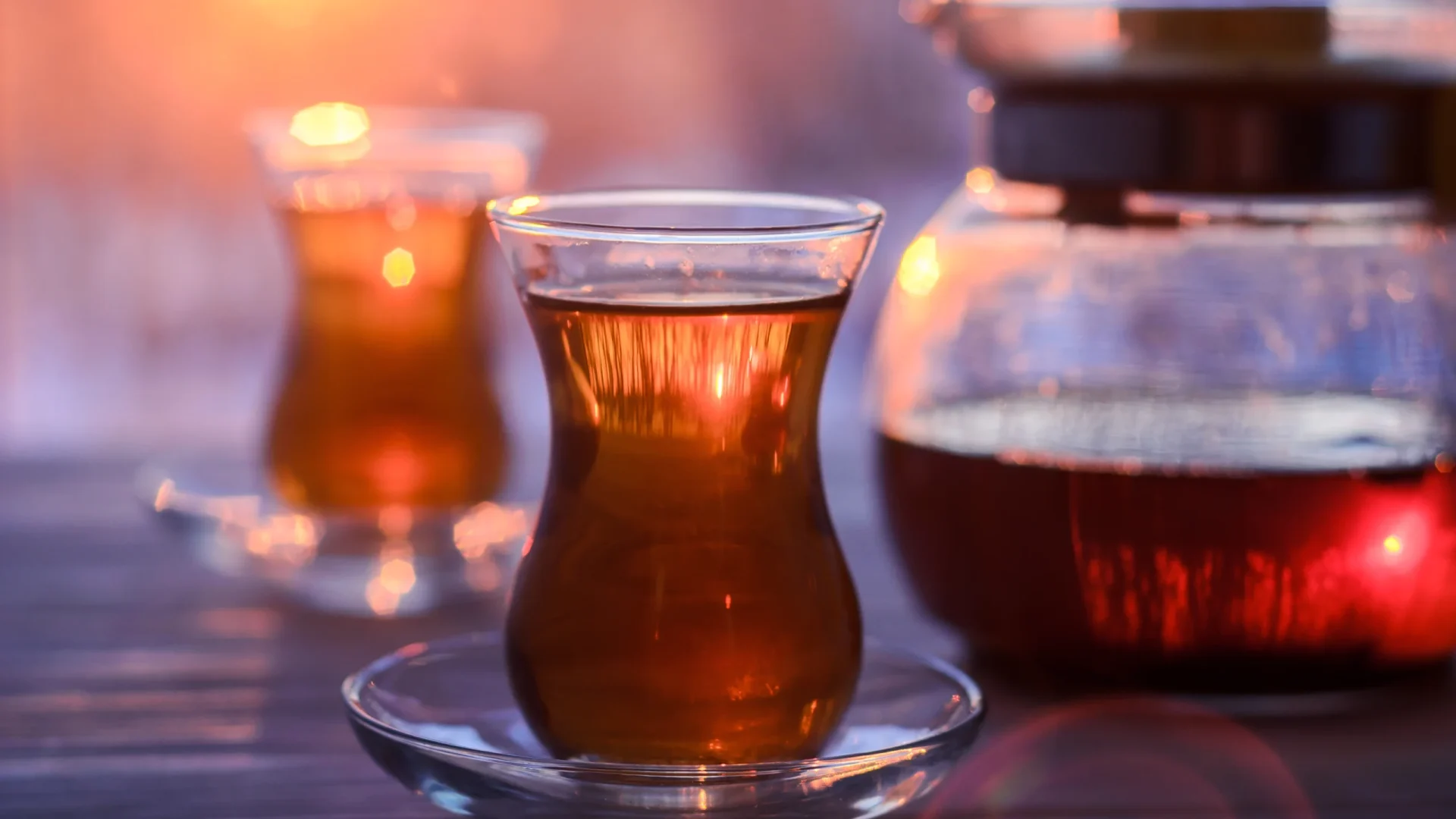 turkish-tea-with-authentic-glass-cup
